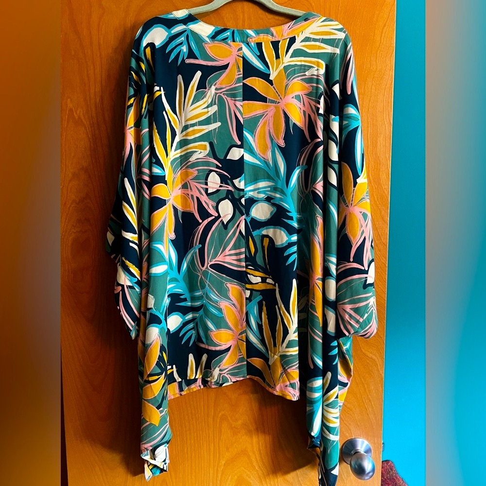 Denim & Co. Printed Georgette
Caftan Tunic size 2x/3x - Picture 3 of 8